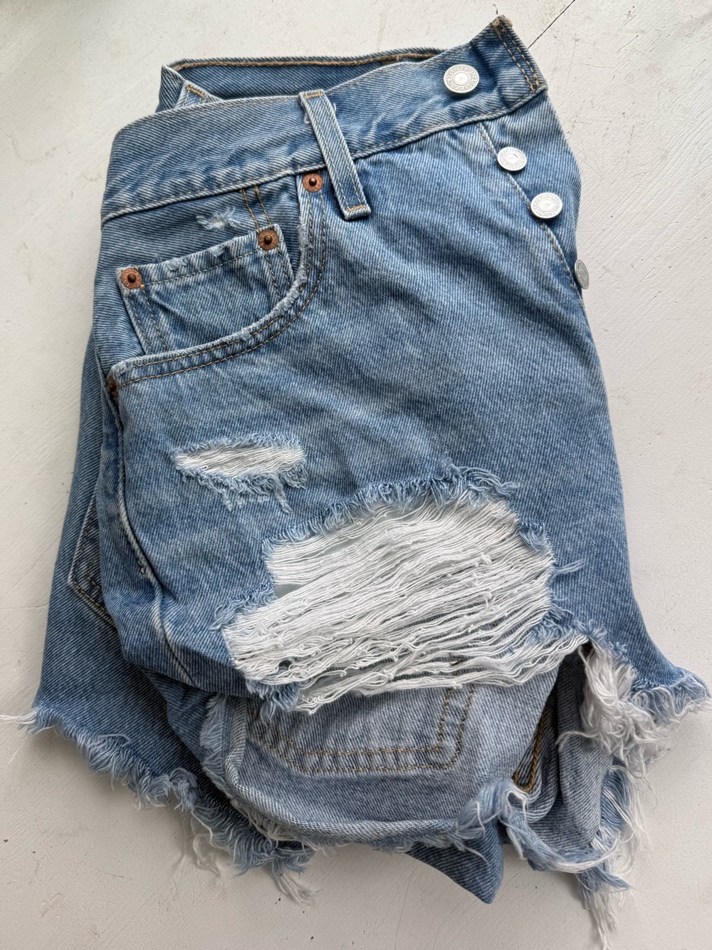 Levi’s Womens 501 High-Rise Original Shorts. Size 29